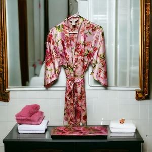 Natori Private Luxuries women's luxury robe, size Medium